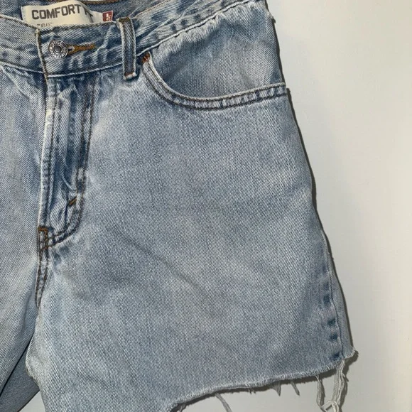 Levi’s comfort fit distressed jean shorts - Picture 4 of 4